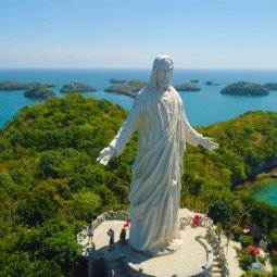 Statue of Jesus Christ on Pilgrimage island in Hundred Islands National Park