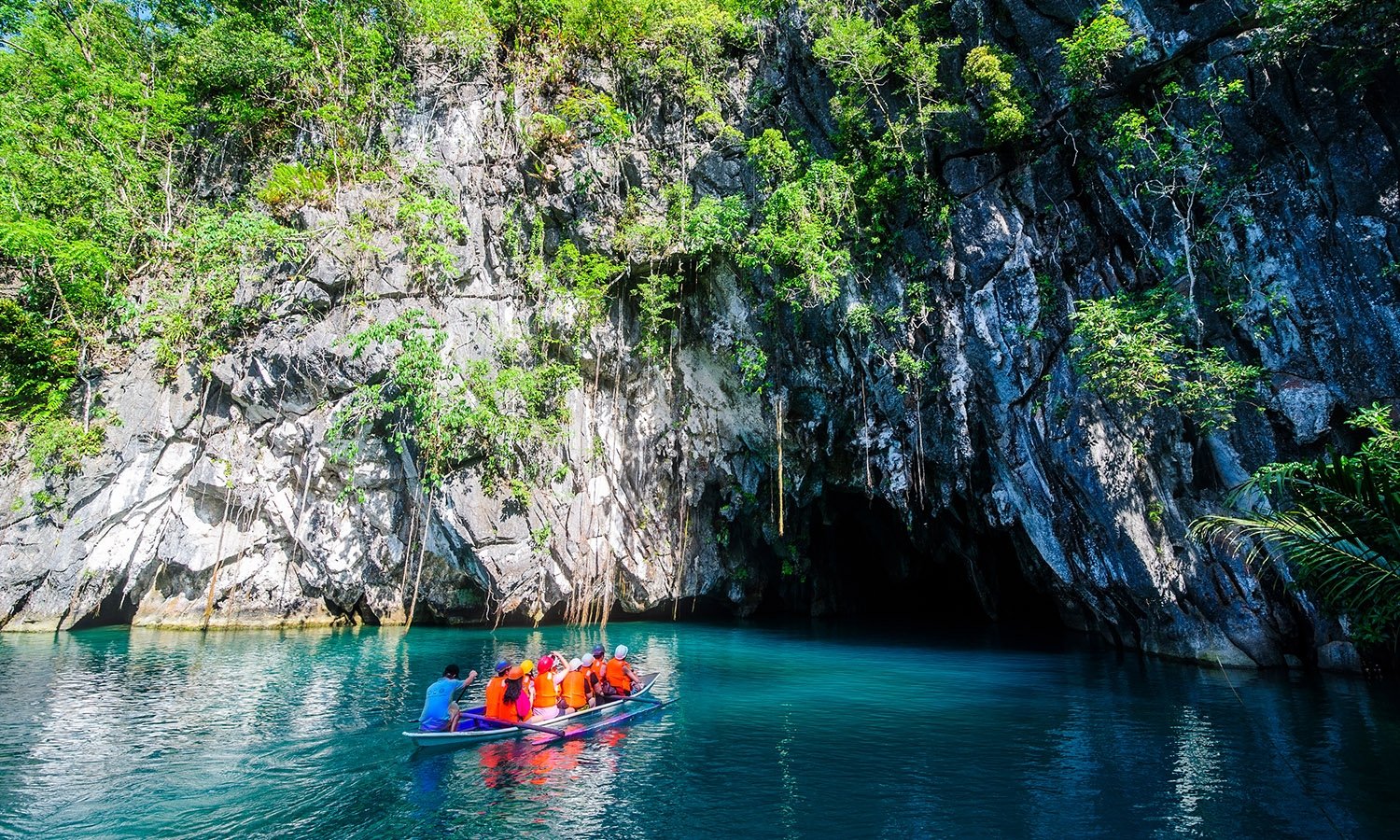 Tourist entering Underground River in Puerto Princesa