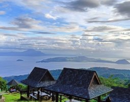 Picnic Grove in Tagaytay with view of Taal